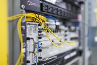 芯片股集體狂歡 是自信還是自戀？——集成電路設計熱潮下的冷思考